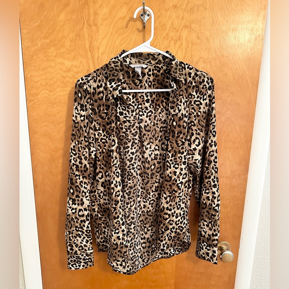H&M size 2 cheetah print button up